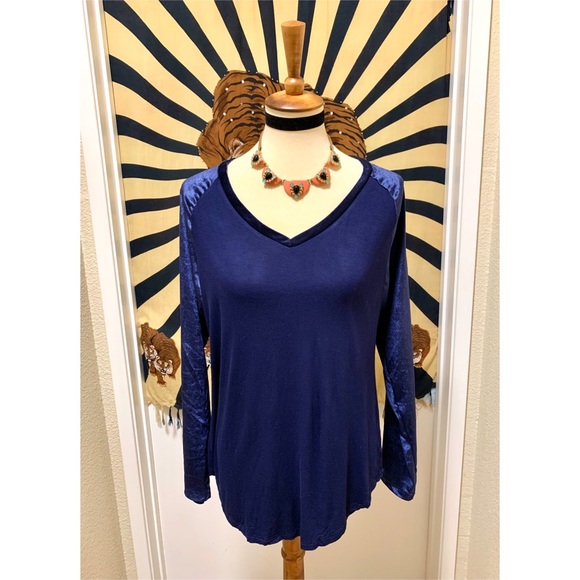 🌈 Stylish modern velvet top - Picture 2 of 8